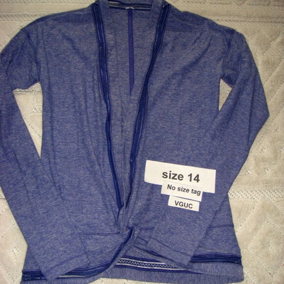 Ivivva Girl by Lululemon 🍋Own The Move Shrug purple thumbholes size 14 - Picture 4 of 4
